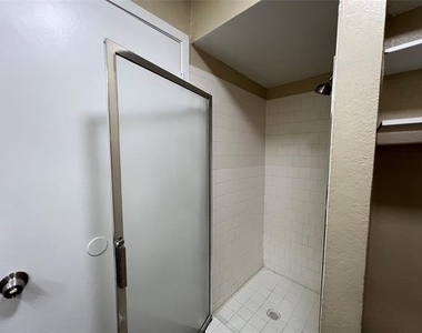 7041 Crosstimbers Lane - Photo Thumbnail 12