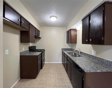 7041 Crosstimbers Lane - Photo Thumbnail 7
