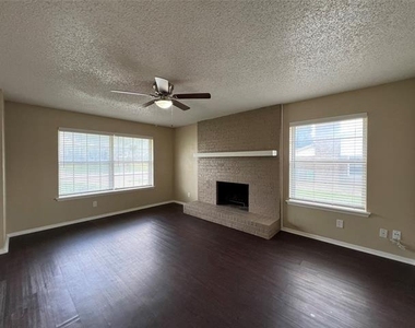 7041 Crosstimbers Lane - Photo Thumbnail 3