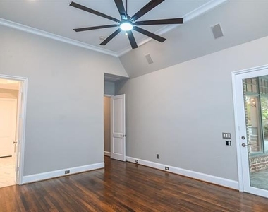 711 Lexington Avenue - Photo Thumbnail 13