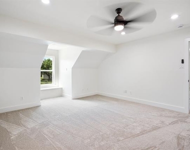 890 Topaz Lane - Photo Thumbnail 18