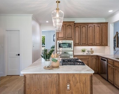 890 Topaz Lane - Photo Thumbnail 3