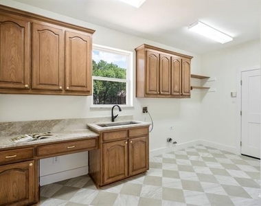 890 Topaz Lane - Photo Thumbnail 23
