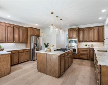 890 Topaz Lane - Photo Thumbnail 2