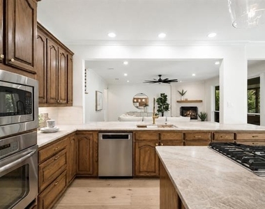 890 Topaz Lane - Photo Thumbnail 4