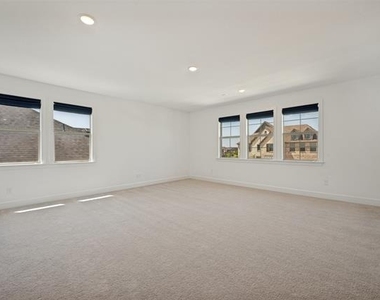 724 Danbury Street - Photo Thumbnail 16