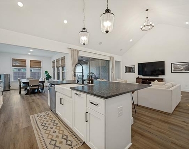 724 Danbury Street - Photo Thumbnail 1