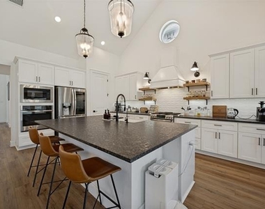 724 Danbury Street - Photo Thumbnail 2