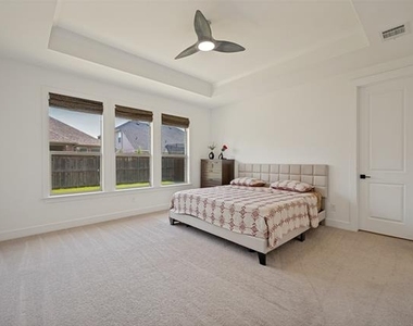 724 Danbury Street - Photo Thumbnail 12