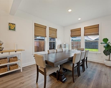 724 Danbury Street - Photo Thumbnail 9