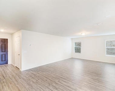 405 Glendale Road - Photo Thumbnail 2