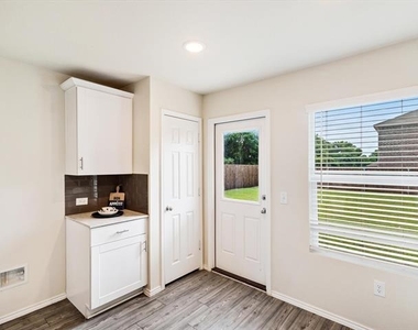 405 Glendale Road - Photo Thumbnail 14