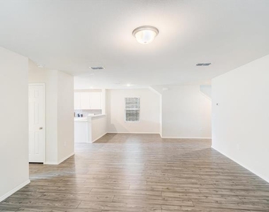 405 Glendale Road - Photo Thumbnail 5