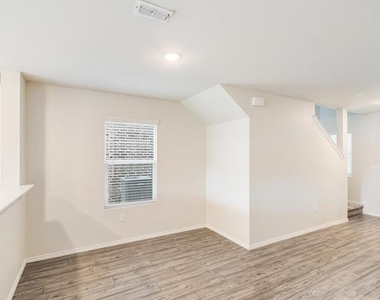 405 Glendale Road - Photo Thumbnail 7