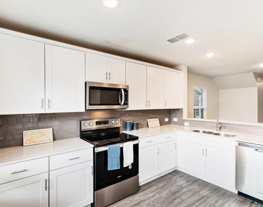405 Glendale Road - Photo Thumbnail 13