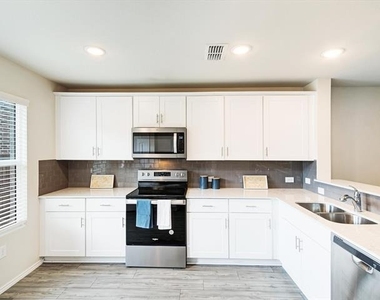 405 Glendale Road - Photo Thumbnail 9