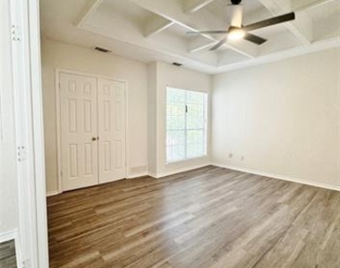 4050 Frankford Road - Photo Thumbnail 7