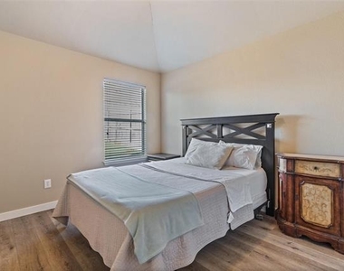 5128 Birchwood Drive - Photo Thumbnail 17