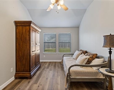 5128 Birchwood Drive - Photo Thumbnail 16