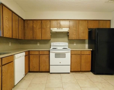 2204 Canterbury Court - Photo Thumbnail 9