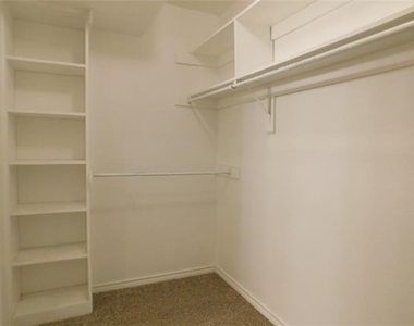 2204 Canterbury Court - Photo Thumbnail 16