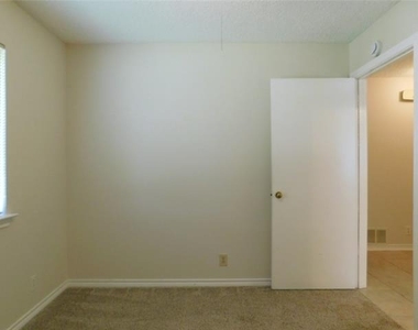 2204 Canterbury Court - Photo Thumbnail 18
