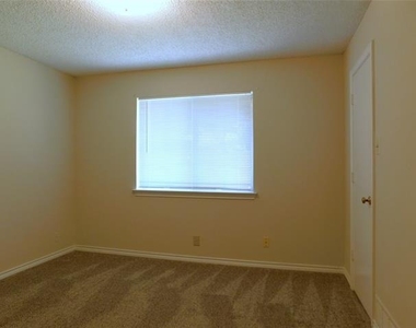 2204 Canterbury Court - Photo Thumbnail 21