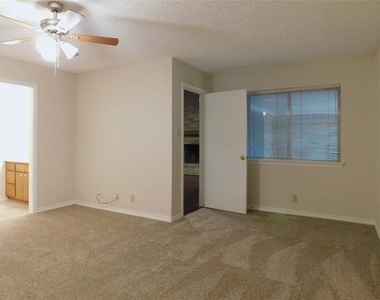 2204 Canterbury Court - Photo Thumbnail 12