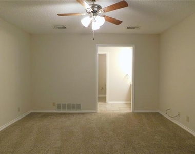 2204 Canterbury Court - Photo Thumbnail 13