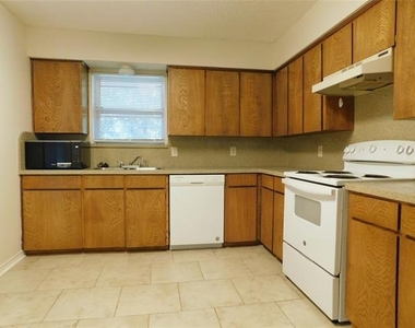 2204 Canterbury Court - Photo Thumbnail 8