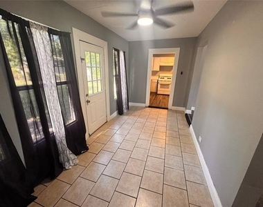 130 W Avenue D - Photo Thumbnail 4