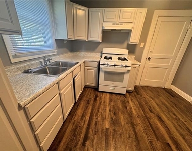 130 W Avenue D - Photo Thumbnail 8