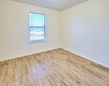 501 Harvard Drive - Photo Thumbnail 10