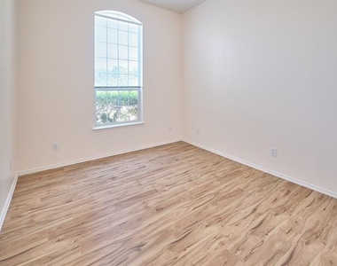 501 Harvard Drive - Photo Thumbnail 11