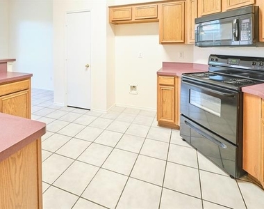 501 Harvard Drive - Photo Thumbnail 4