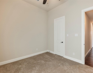 4802 Comstock Way - Photo Thumbnail 18