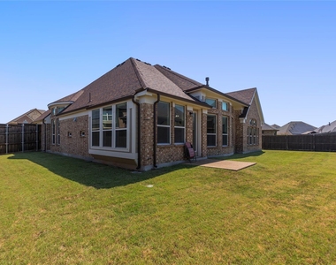 4802 Comstock Way - Photo Thumbnail 30
