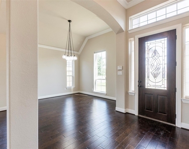 4802 Comstock Way - Photo Thumbnail 4