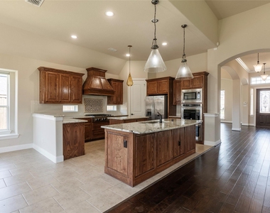 4802 Comstock Way - Photo Thumbnail 14