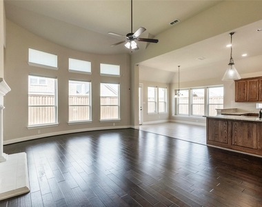 4802 Comstock Way - Photo Thumbnail 10