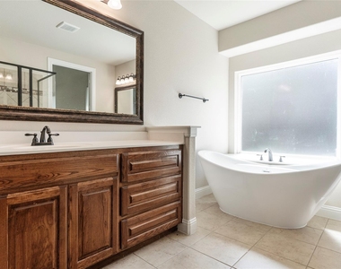 4802 Comstock Way - Photo Thumbnail 25