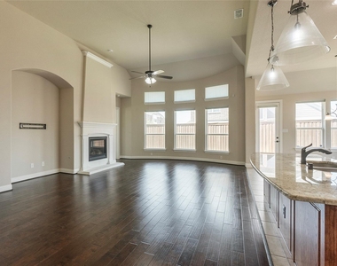 4802 Comstock Way - Photo Thumbnail 8