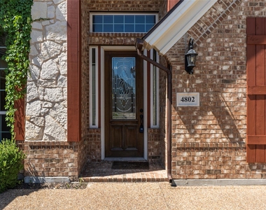 4802 Comstock Way - Photo Thumbnail 3