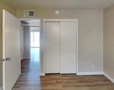 111 E Mckinley Street - Photo Thumbnail 7