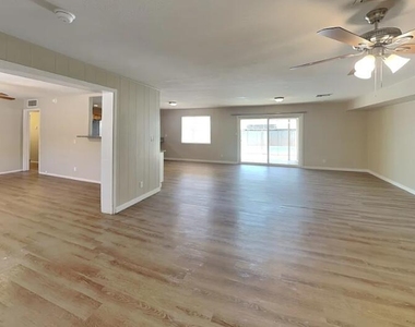 111 E Mckinley Street - Photo Thumbnail 2