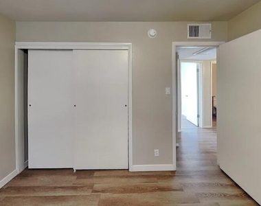 111 E Mckinley Street - Photo Thumbnail 10