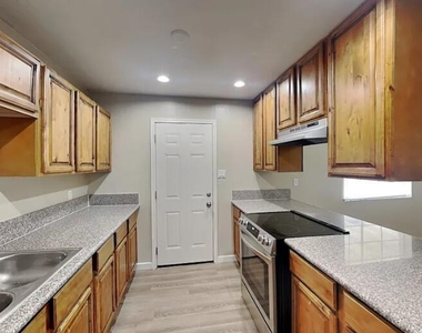 111 E Mckinley Street - Photo Thumbnail 4