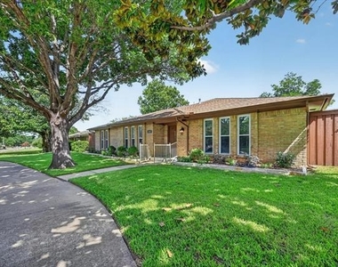 2816 Pinehurst Drive - Photo Thumbnail 1