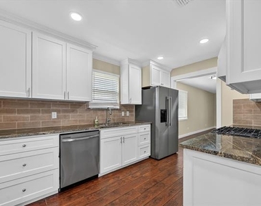 2816 Pinehurst Drive - Photo Thumbnail 8