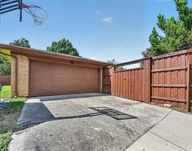 2816 Pinehurst Drive - Photo Thumbnail 12